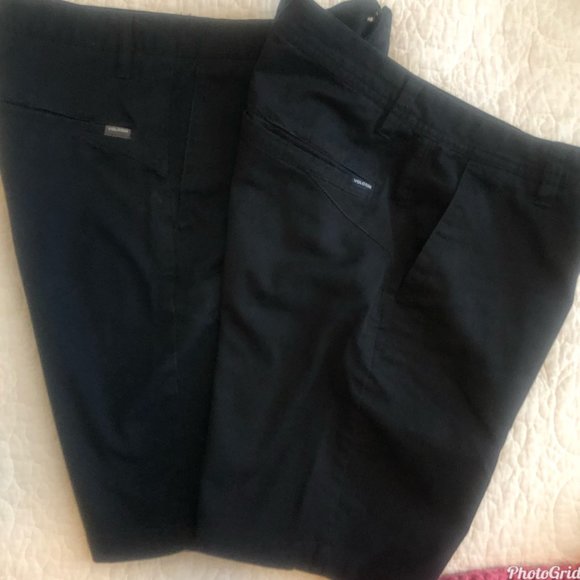 Bundle of 2 pairs of Volcom Shorts - Picture 2 of 9